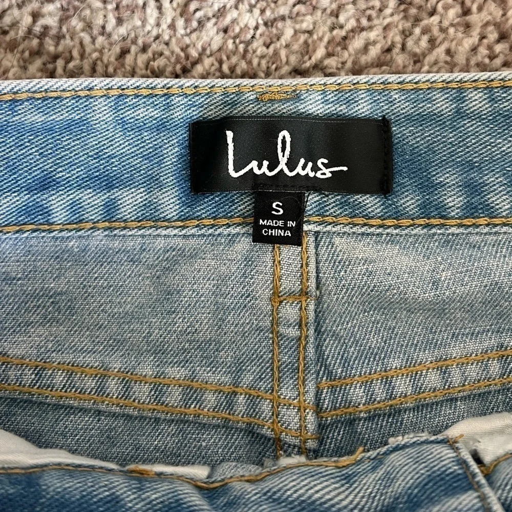 Lulu’s Distressed Denim Mini Skirt Sz S - Picture 4 of 4
